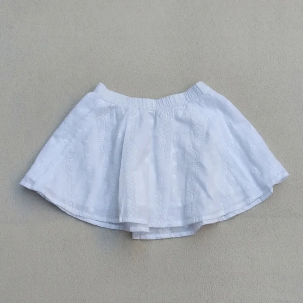 OshKosh B'Gosh white flowy skirt Size 4T
